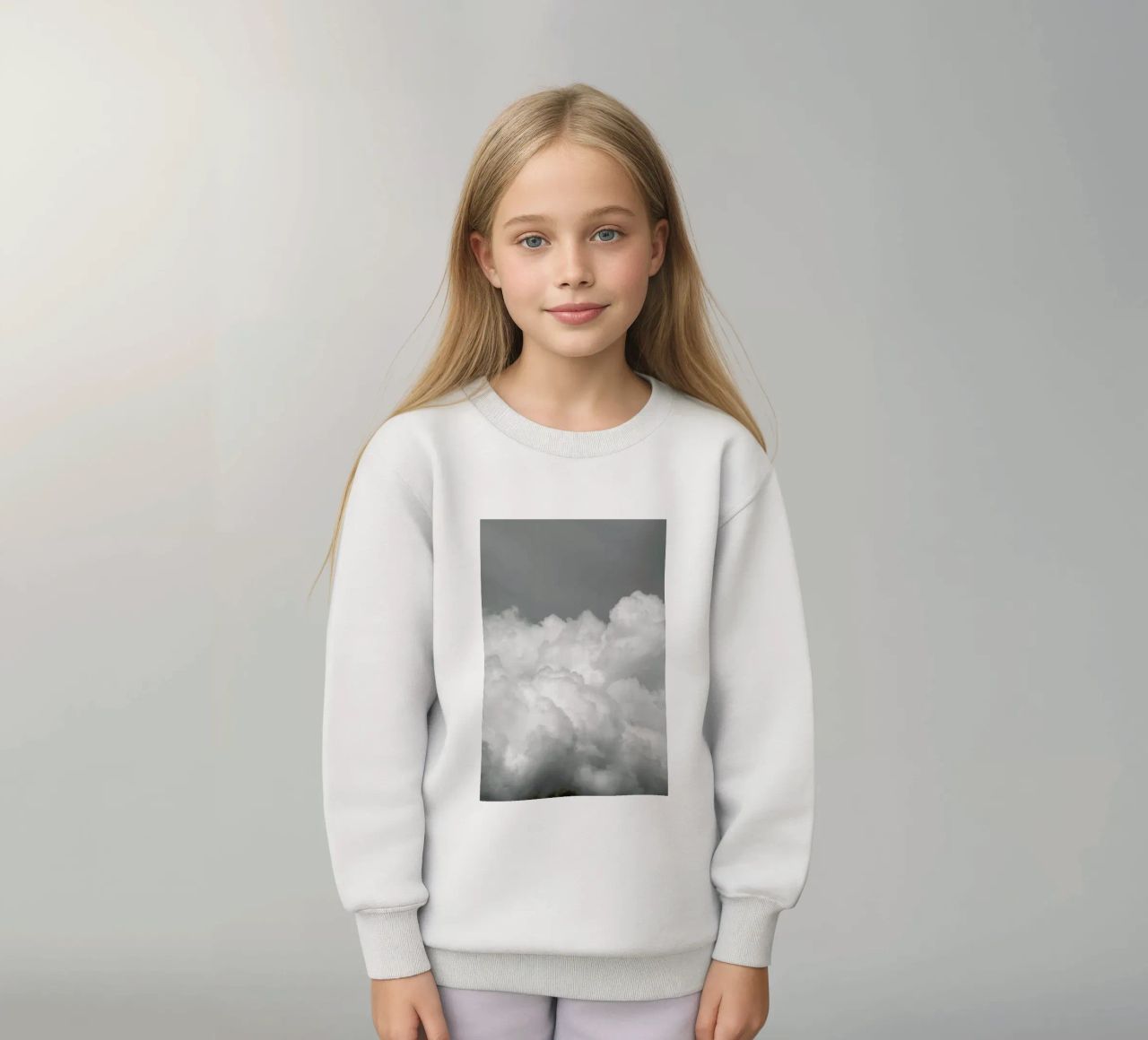 Minimal But Bold Clouds felpa bambino da Studio Nahili