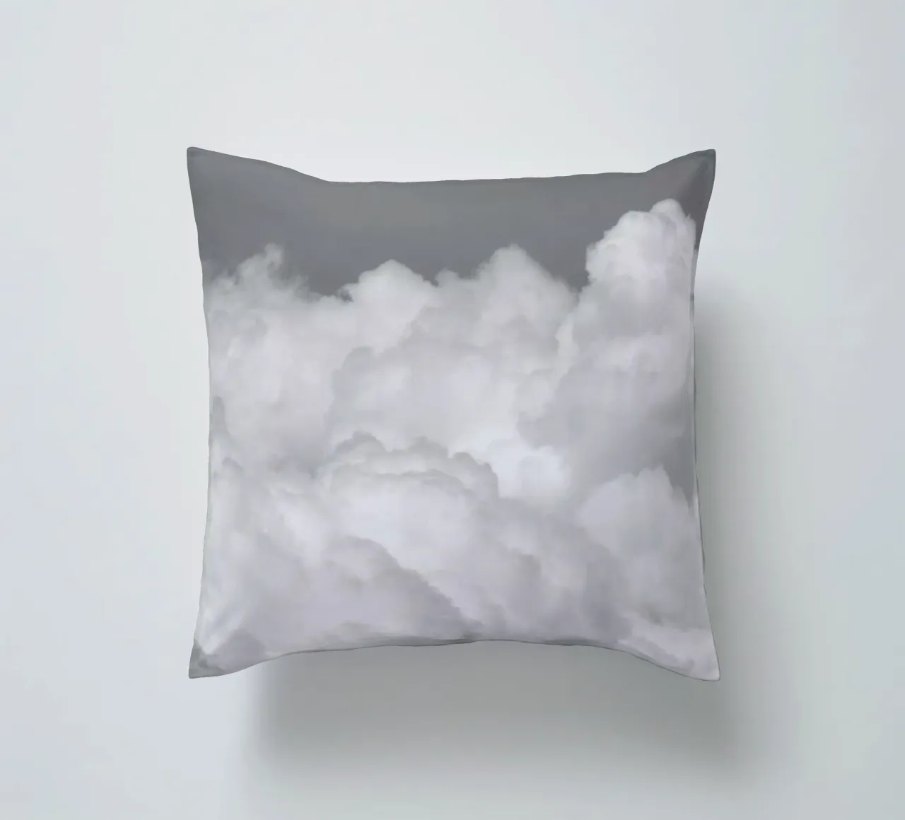 Minimal But Bold Clouds cuscino da Studio Nahili