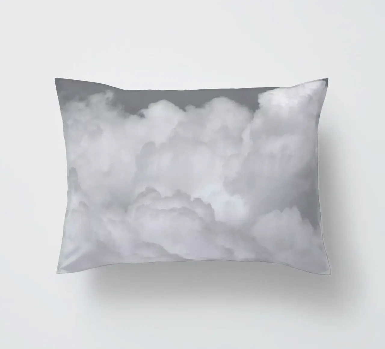 Minimal But Bold Clouds cuscino da Studio Nahili
