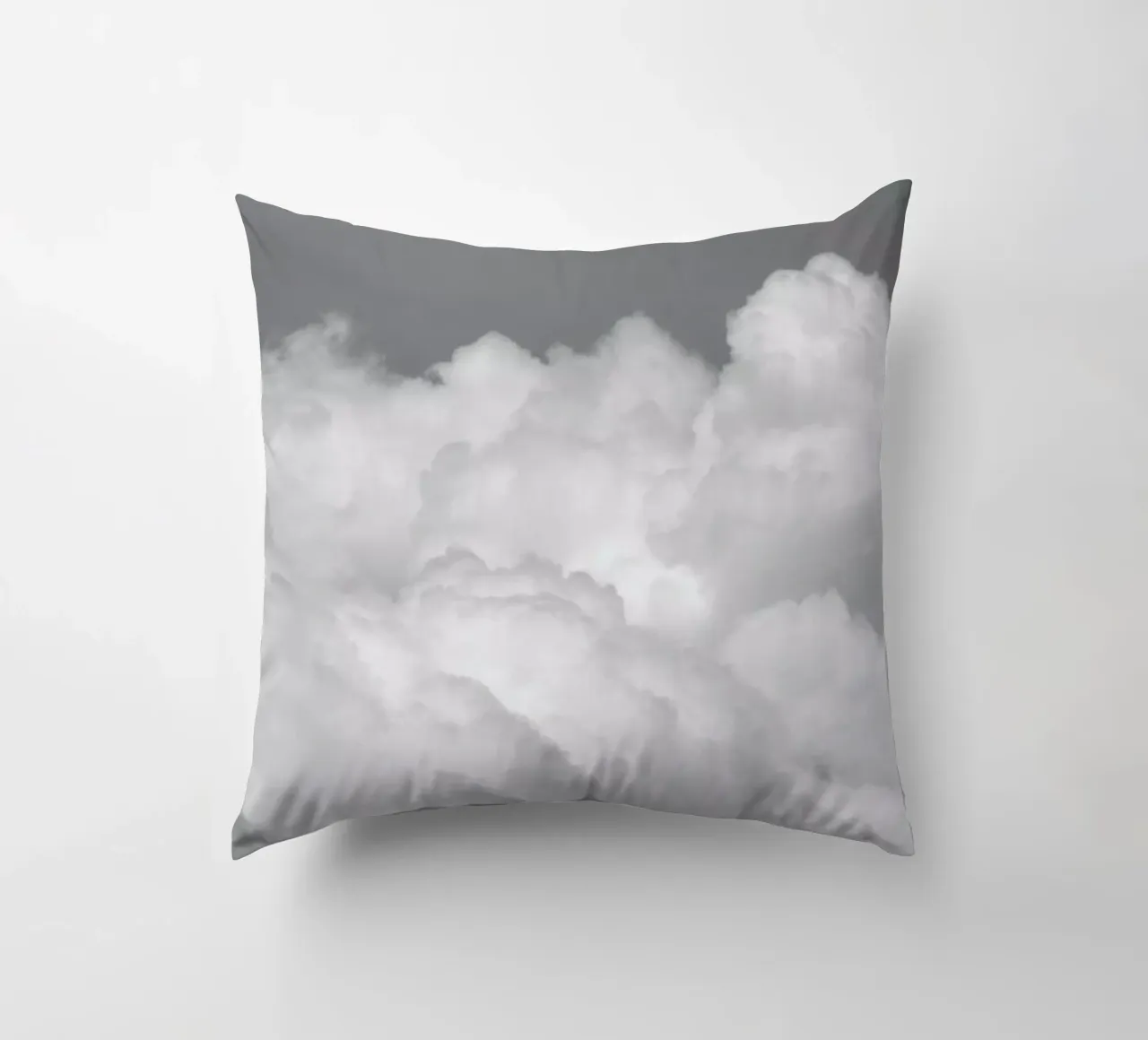 Minimal But Bold Clouds cuscino da Studio Nahili