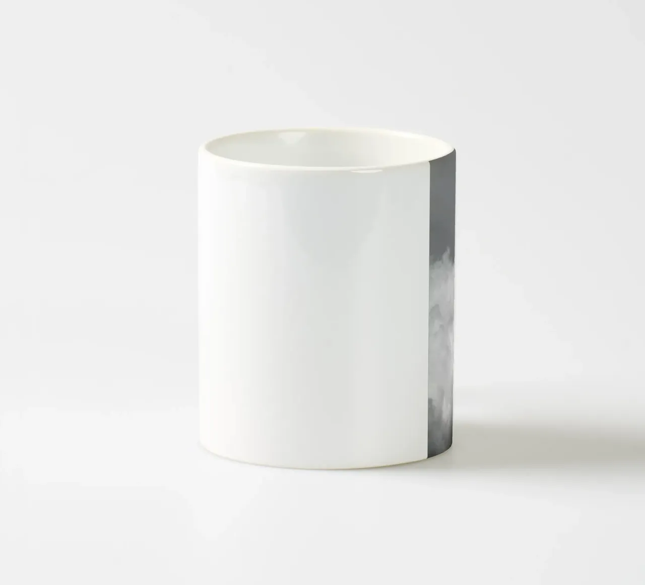 Minimal But Bold Clouds mug en céramique de Studio Nahili