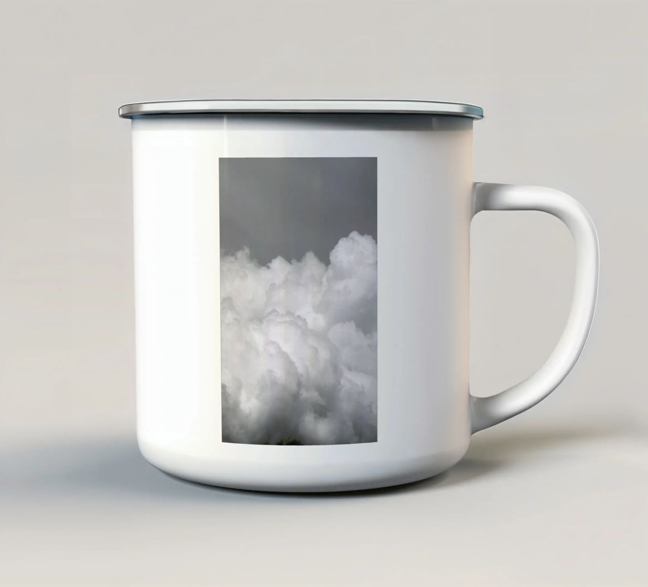 Minimal But Bold Clouds tazza in smalto da Studio Nahili