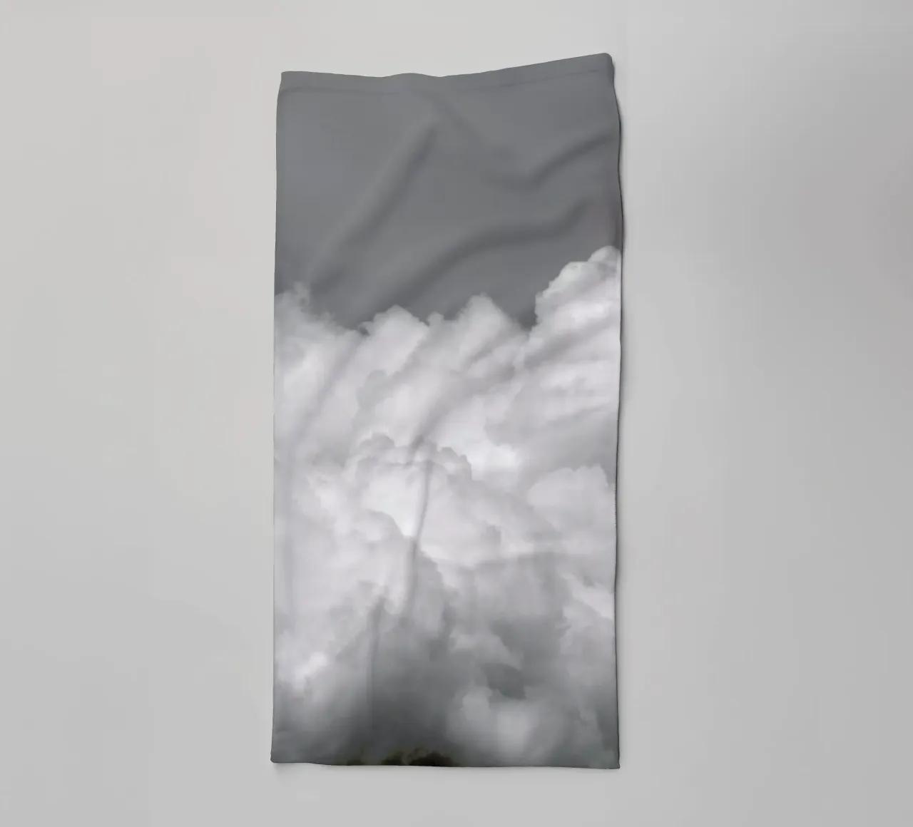 Minimal But Bold Clouds asciugamano da bagno da Studio Nahili