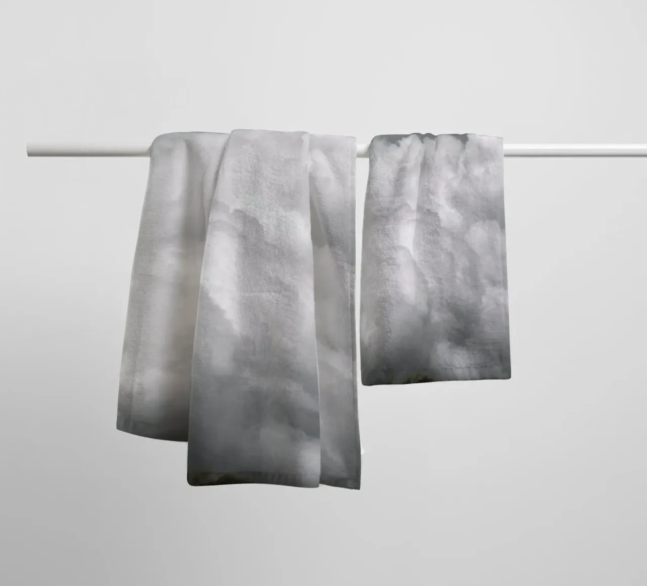 Minimal But Bold Clouds asciugamano da bagno da Studio Nahili