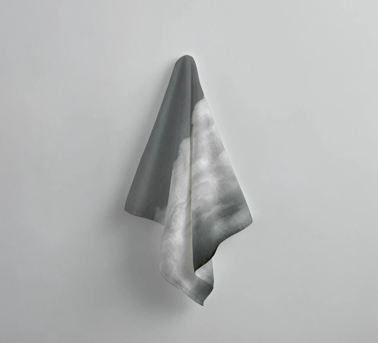 Minimal But Bold Clouds asciugamano da bagno da Studio Nahili