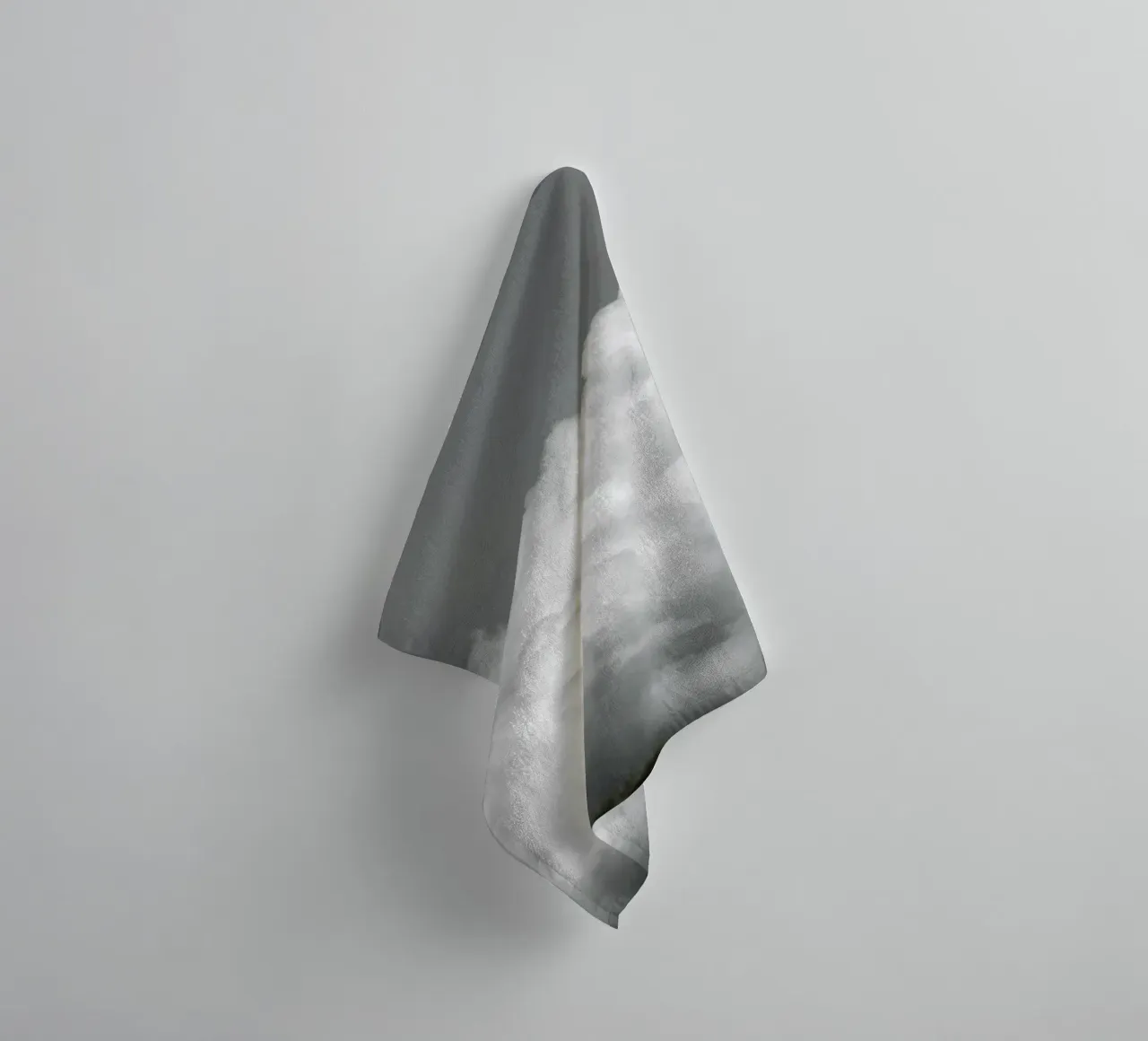 Minimal But Bold Clouds asciugamano da bagno da Studio Nahili