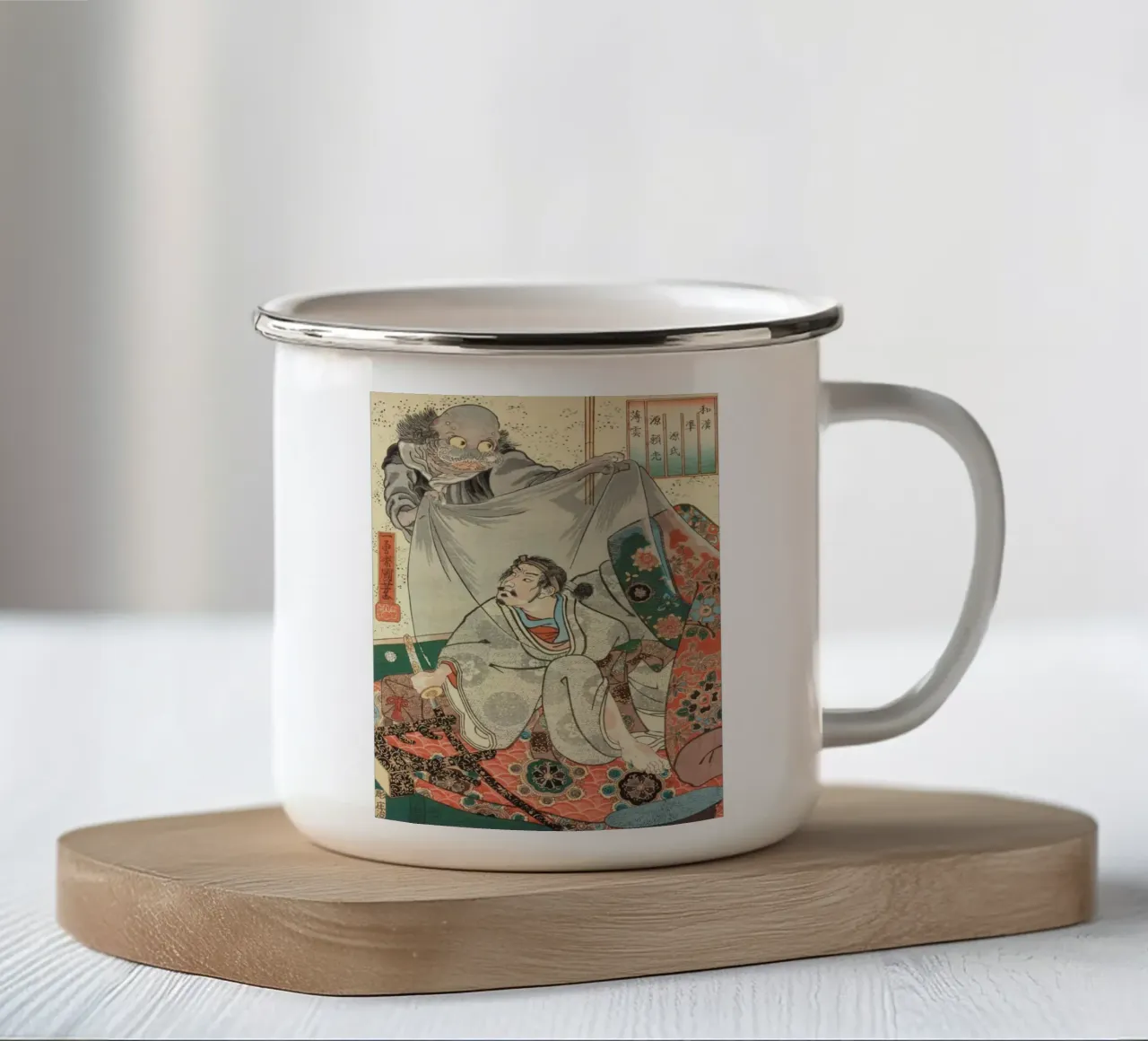 Fantôme attaquant un samouraï - Ancienne planche de bois japonaise Ukiyo-e mug en émail de Masterpieces Of Japanese Art