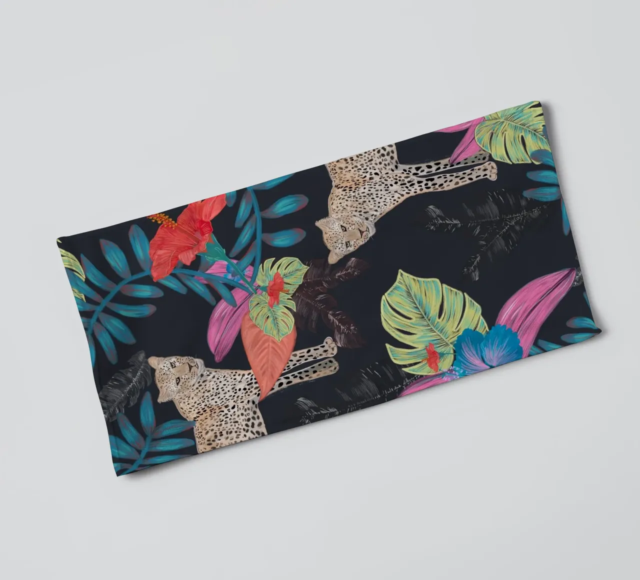 Dessin à la main d'un léopard coloré tropical serviette de bain de gulsengunel