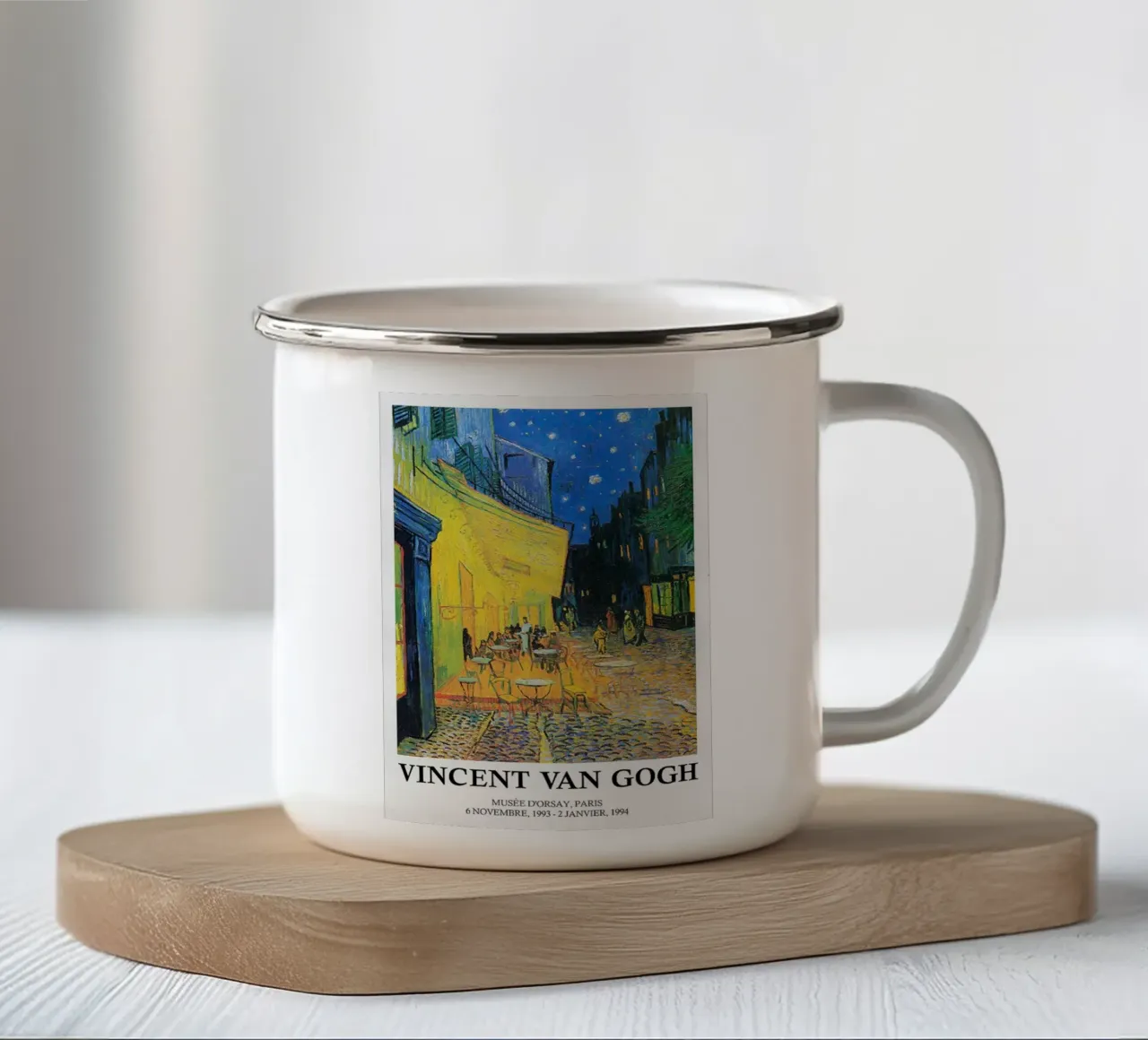 Poster della mostra di Vincent van Gogh - Terrazza del caffè di notte tazza in smalto da ashcraft shop