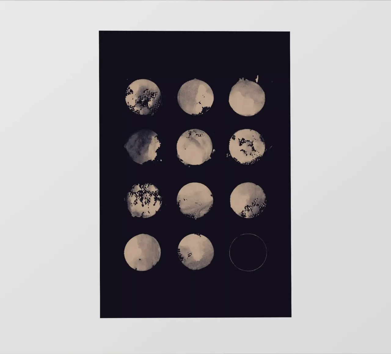 Twelve Moons pellicola backlit da Florent Bodart