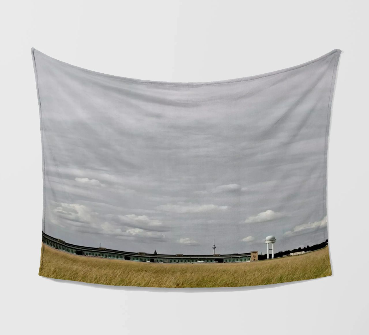 Tempelhof coperta in pile da Marc Gruninger