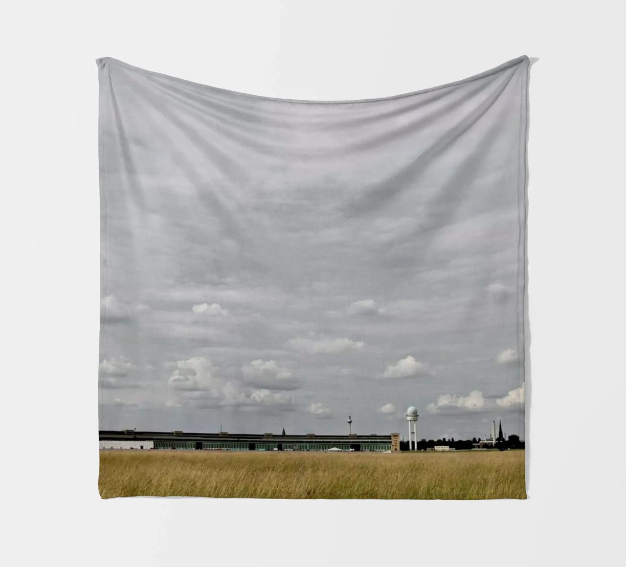 Tempelhof coperta in pile da Marc Gruninger