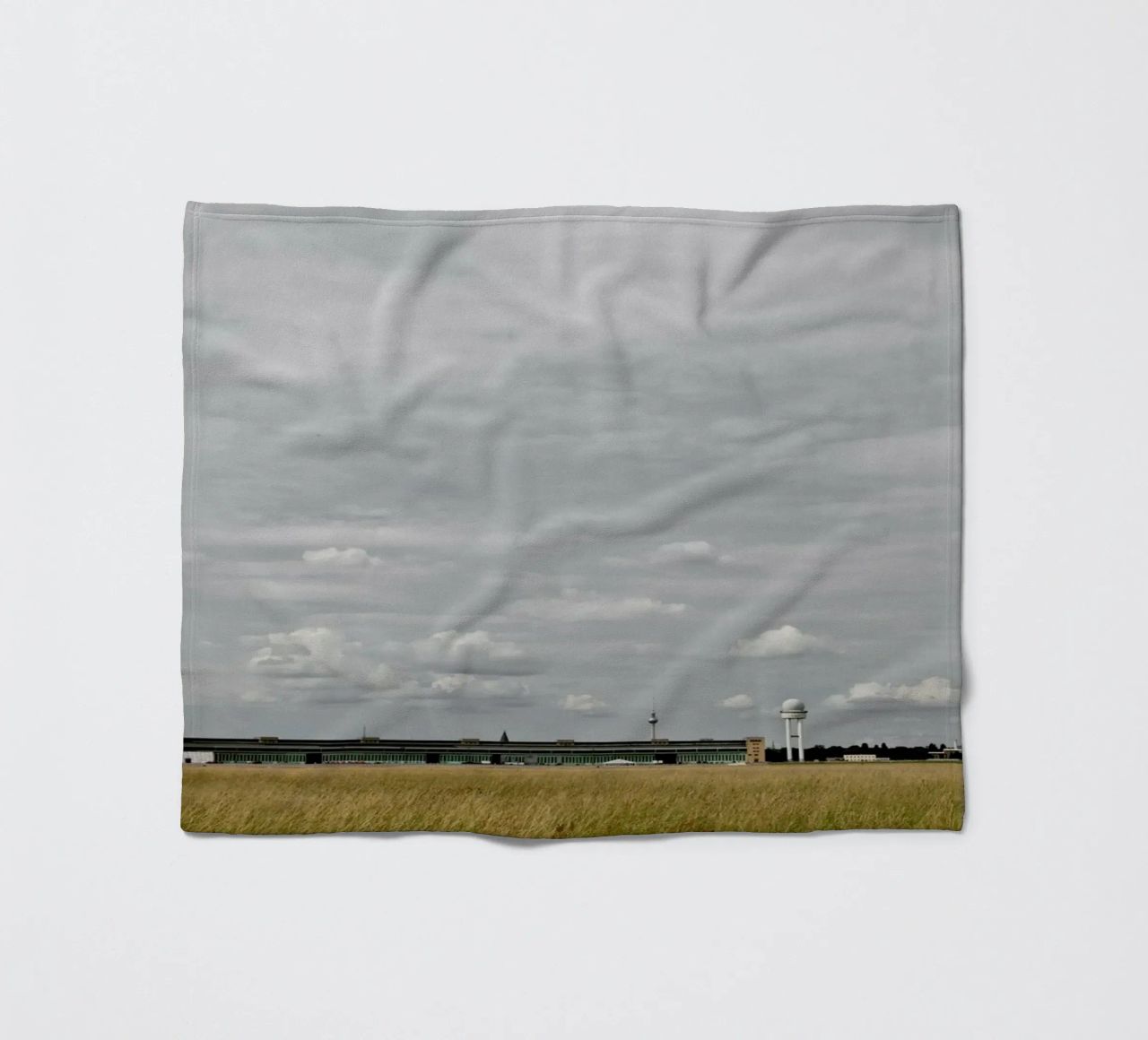 Tempelhof coperta in pile da Marc Gruninger