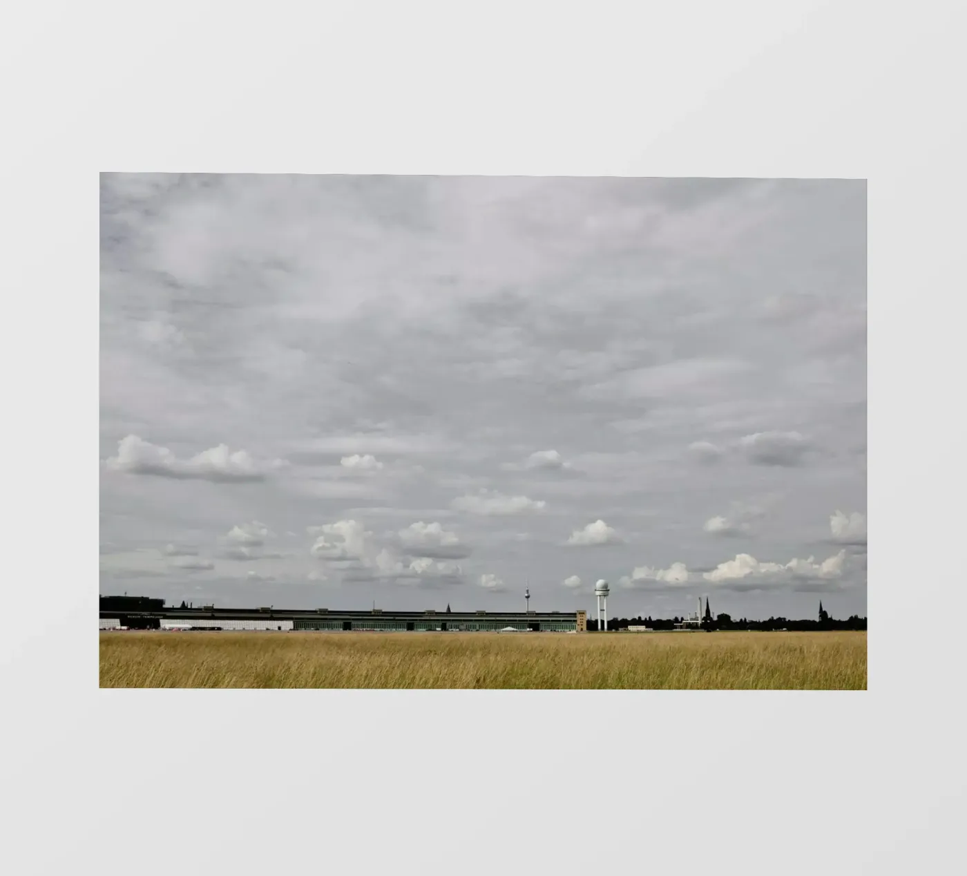 Tempelhof pellicola backlit da Marc Gruninger