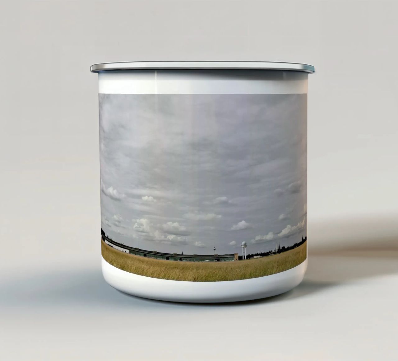 Tempelhof tazza in smalto da Marc Gruninger