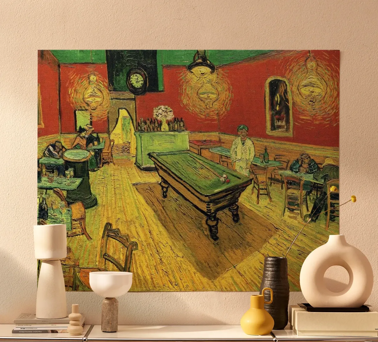 atmosfera interna di un caffè di notte poster con telaio in alluminio da Piper Shop Oke