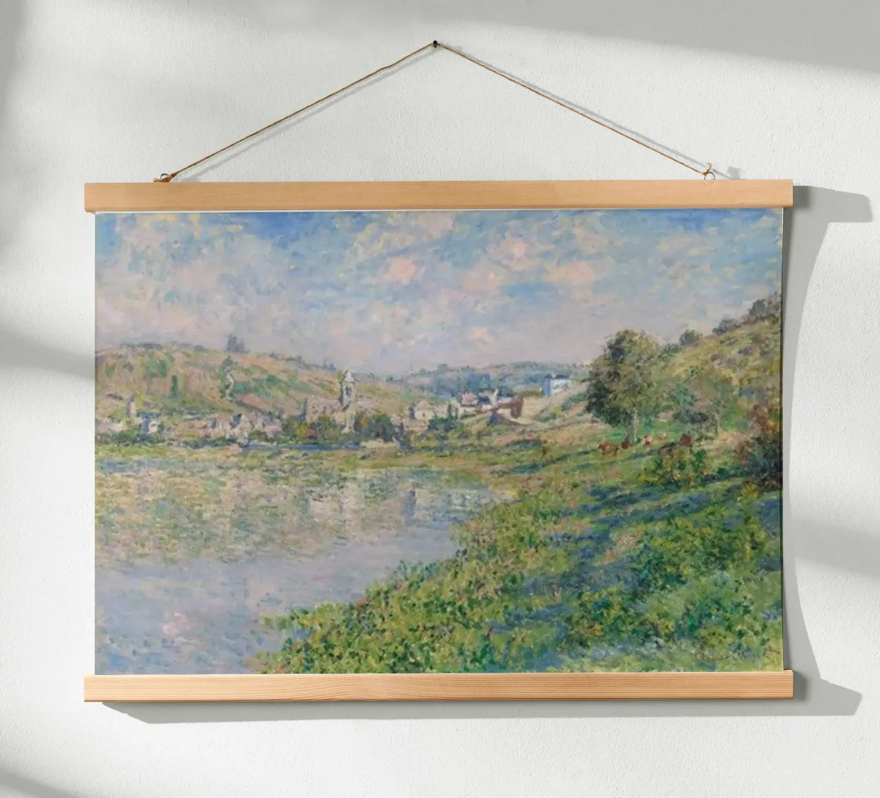villaggio sulle rive del fiume poster con telaio in alluminio da SMG Store