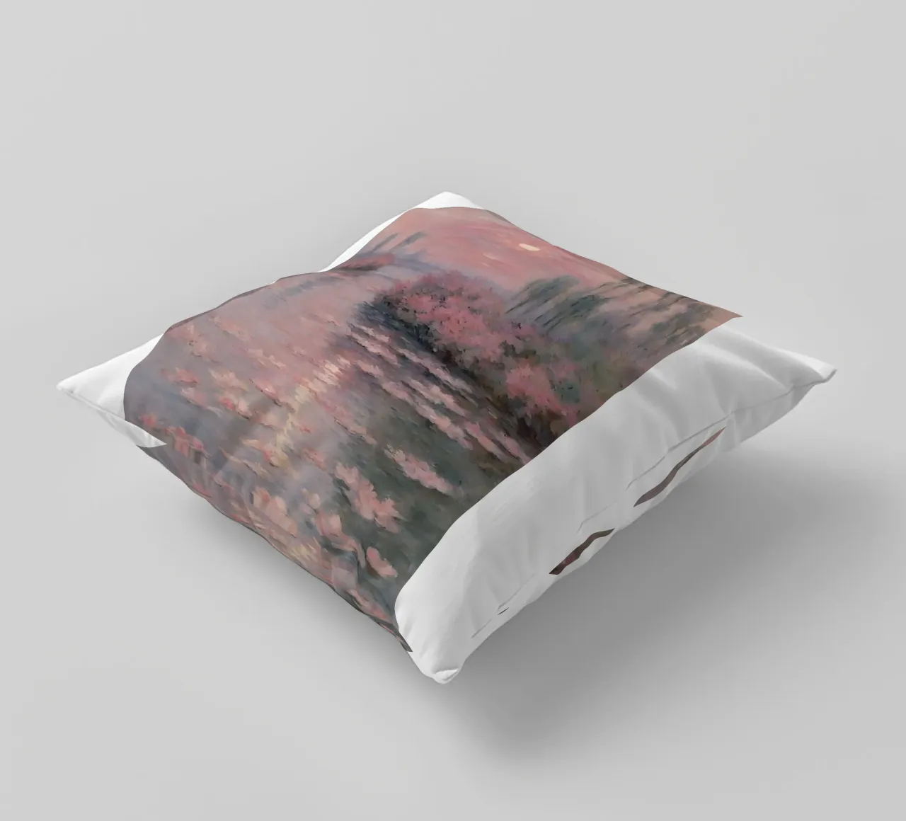 tramonto sull'acqua con alberi e cespugli che la circondano cuscino da SMG Store