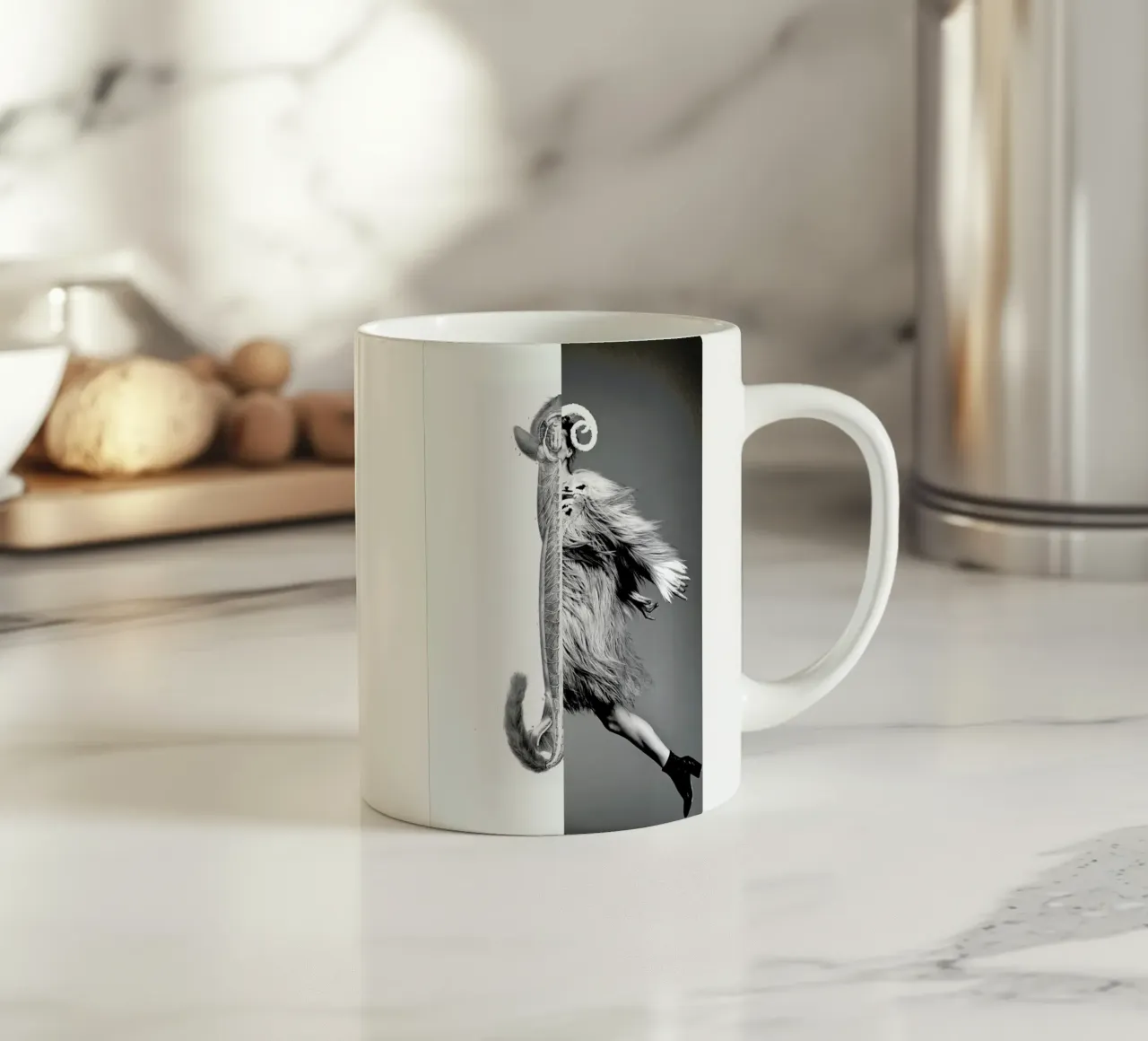 Monkey Lady tazza in ceramica da Taher Mhamdi