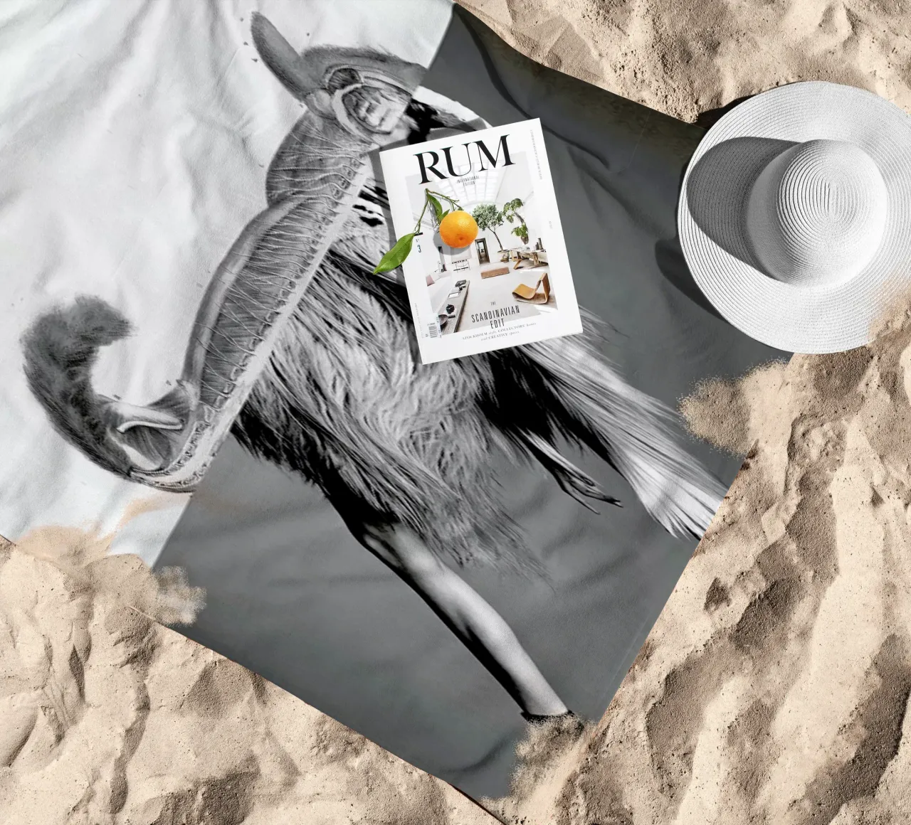 Monkey Lady telo mare da Taher Mhamdi