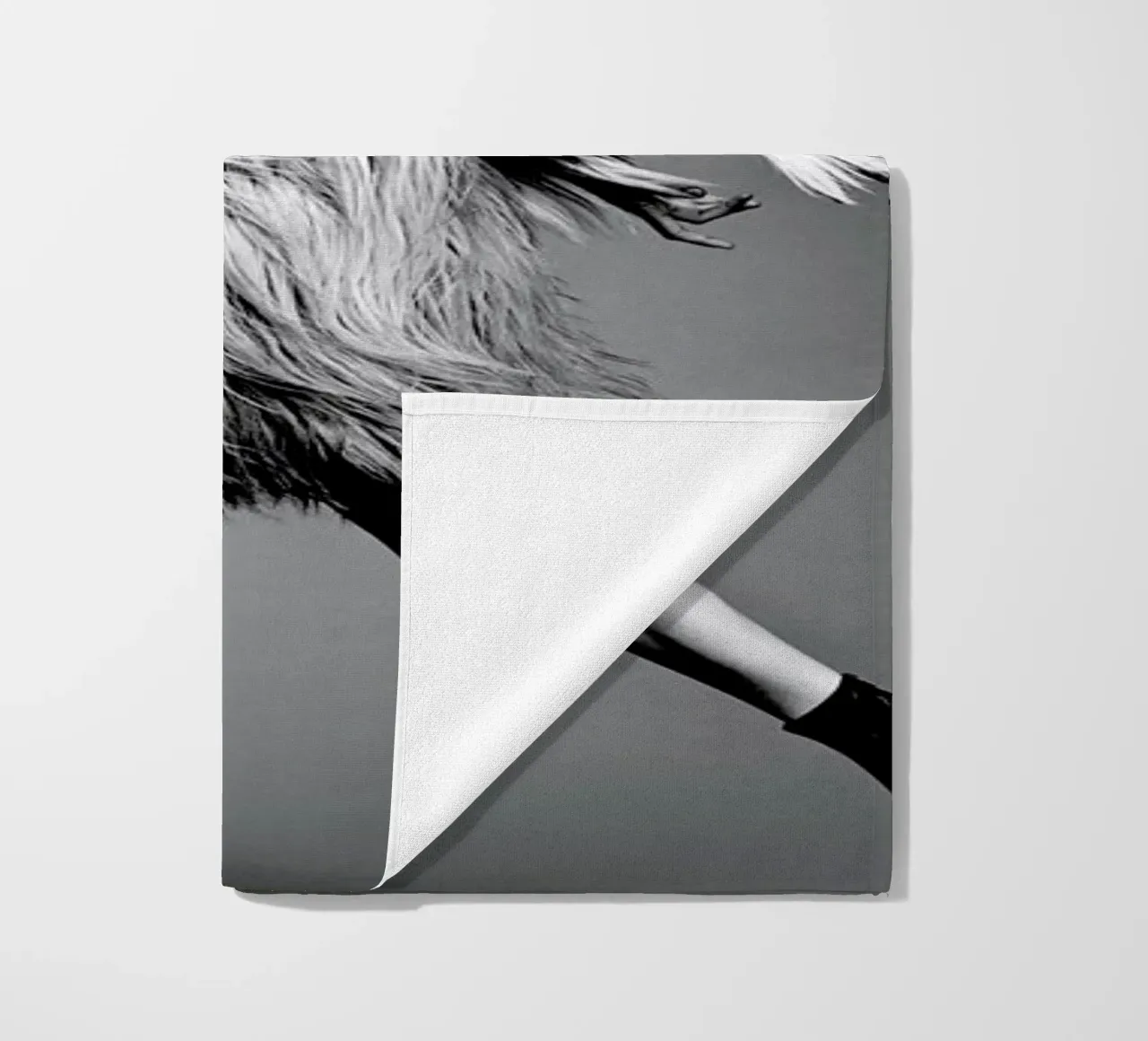 Monkey Lady telo mare da Taher Mhamdi