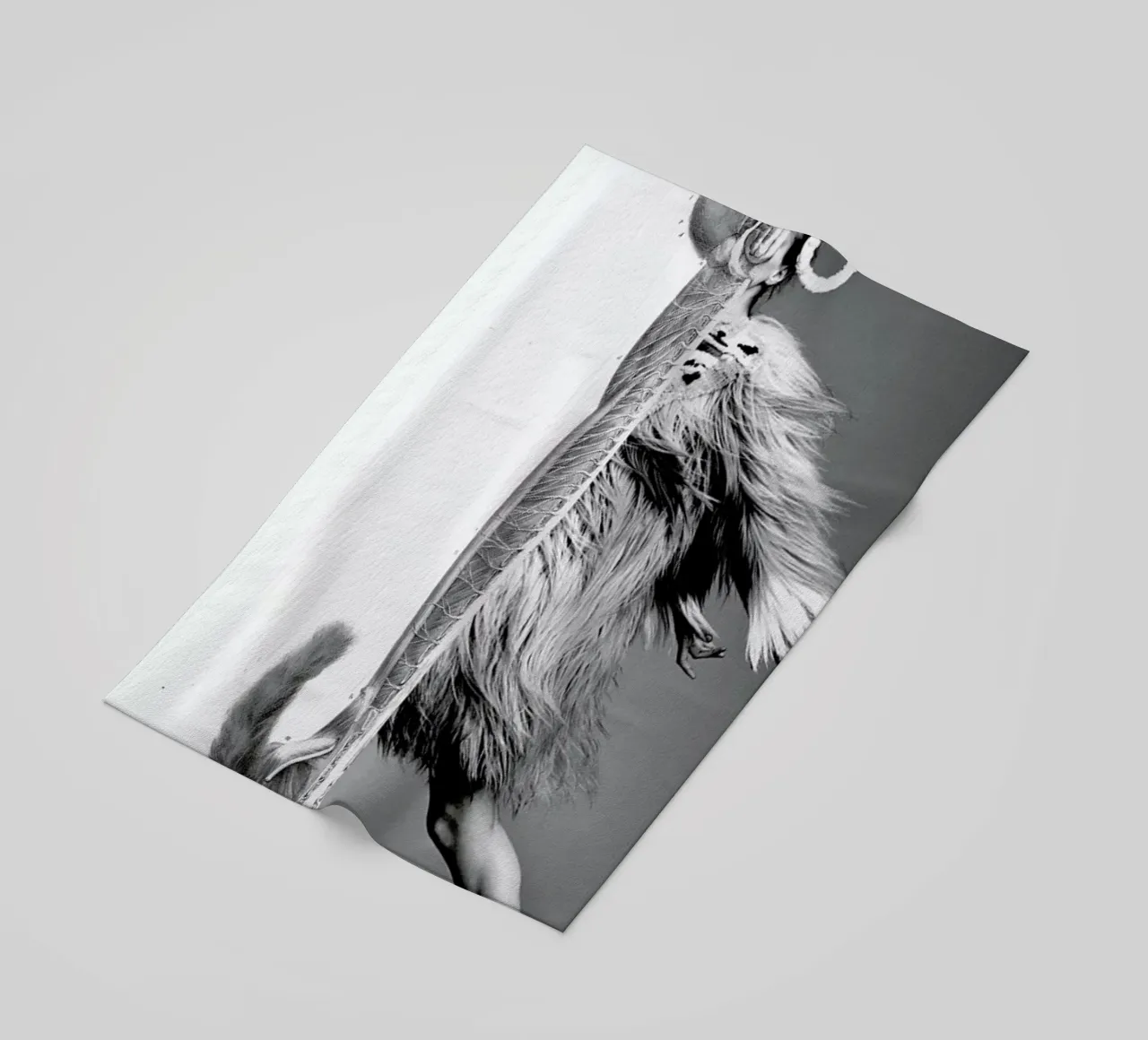 Monkey Lady telo mare da Taher Mhamdi