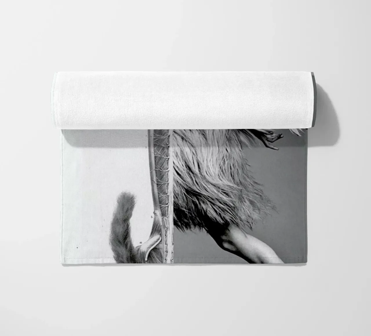 Monkey Lady telo mare da Taher Mhamdi