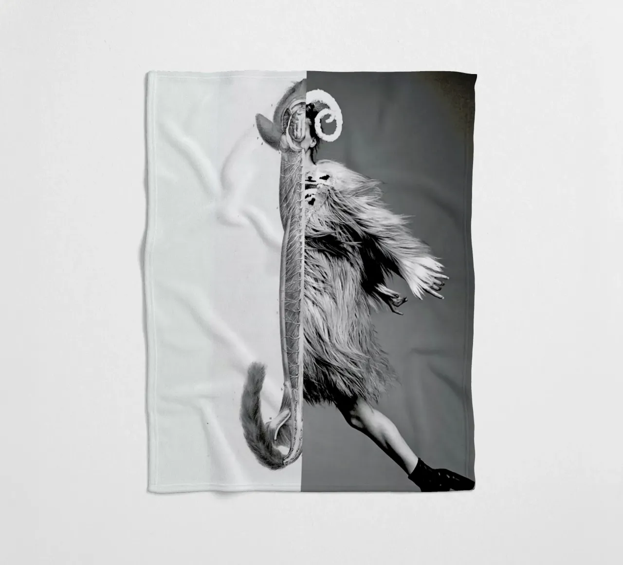 Monkey Lady Fleecedecke von Taher Mhamdi