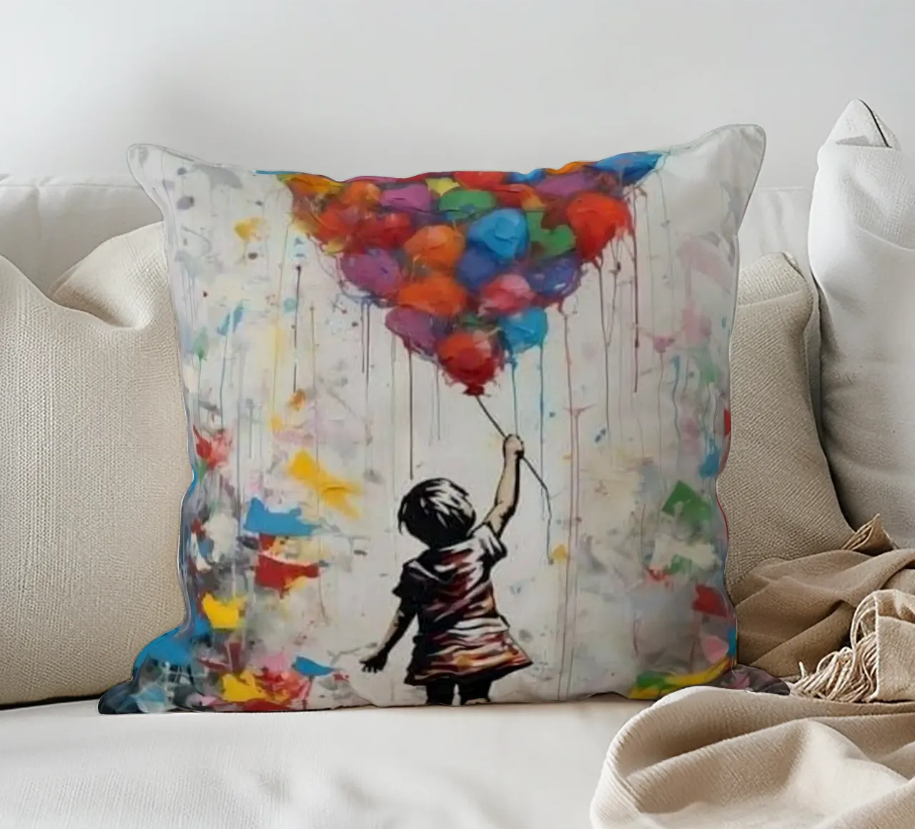 Ragazza con pallone arcobaleno cuscino da Martin studio