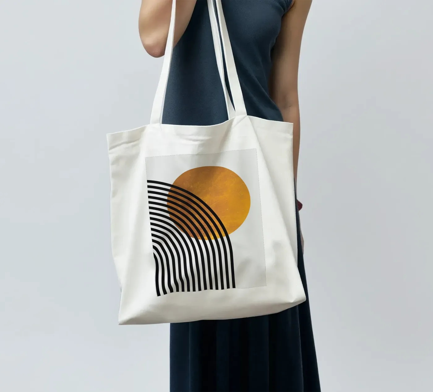 circle line-pattern tote bag by Ron Bale