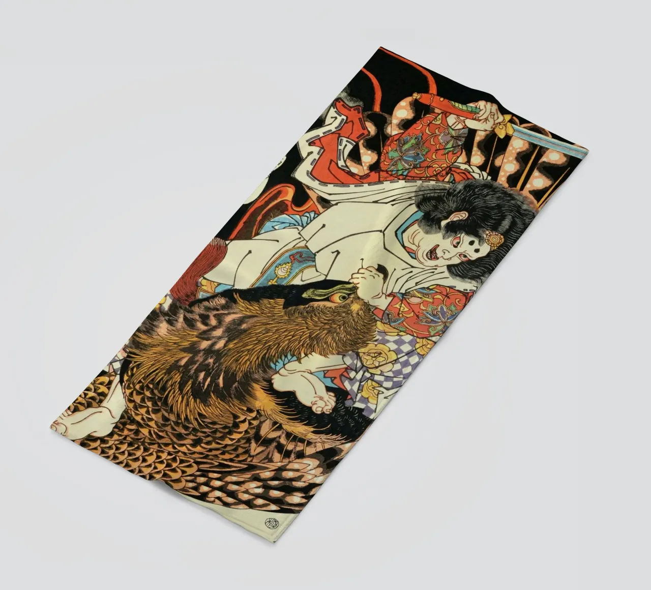Samouraï aux prises avec un aigle géant - Ancien Ukiyo-e japonais serviette de plage de Masterpieces Of Japanese Art