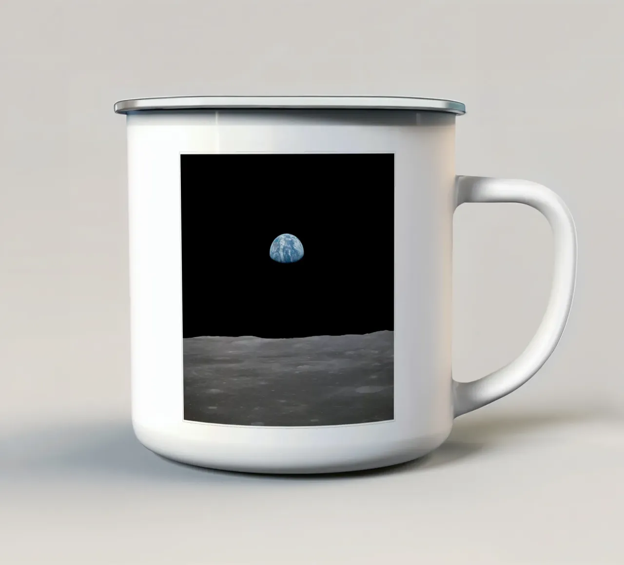 L'Apollo 11 si alza dalla terra sopra la luna, luglio 1969 tazza in smalto da harris shop