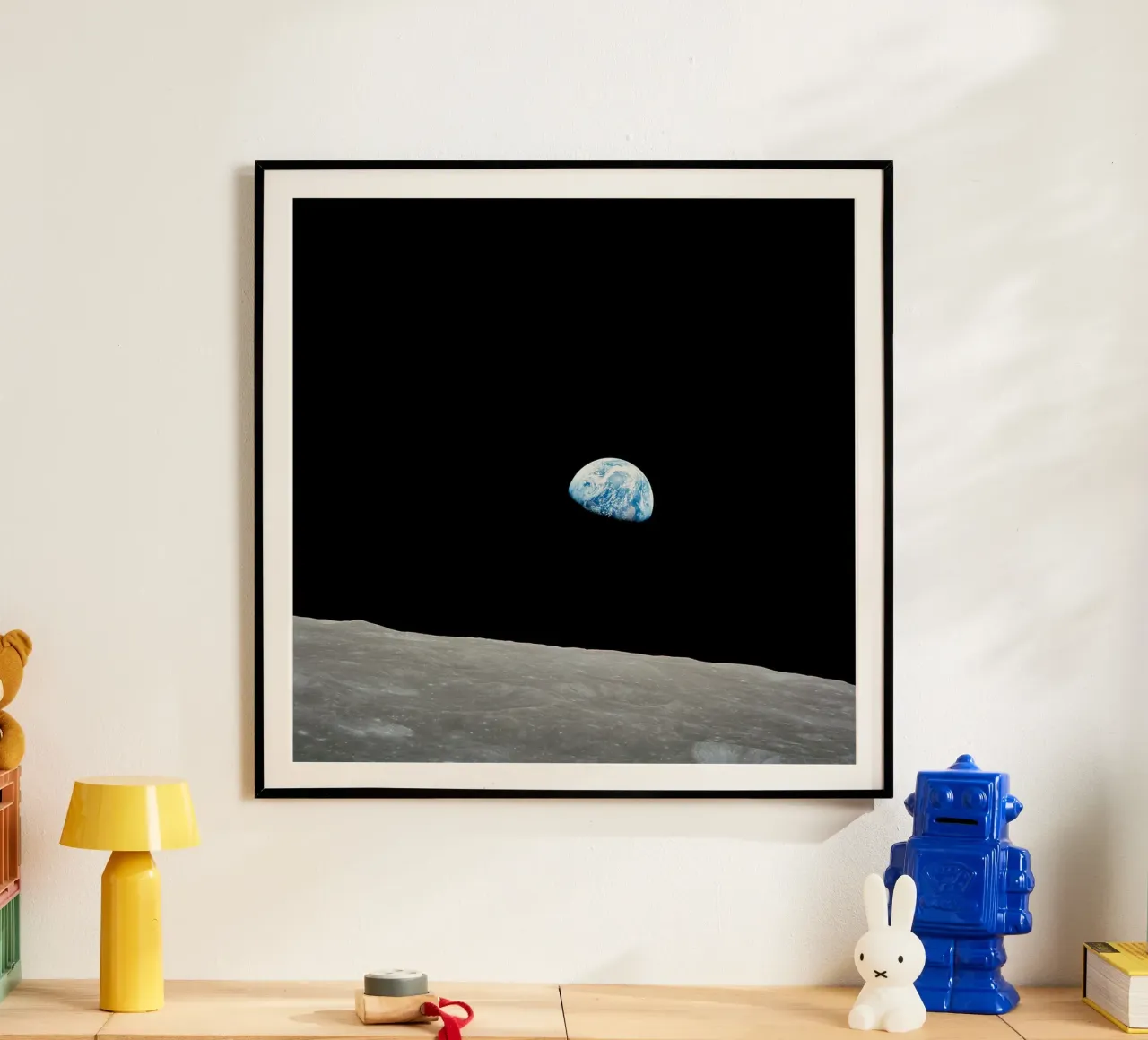 La Terre vue de la Lune poster avec cadre en bois de harris shop
