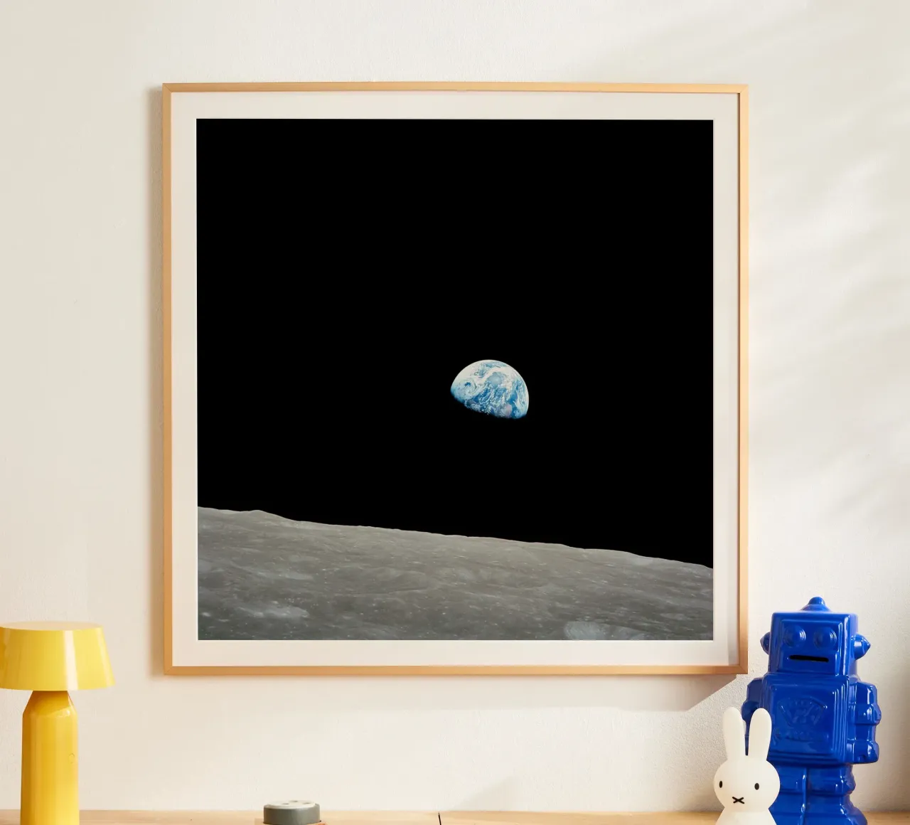 La Terre vue de la Lune poster avec cadre en bois de harris shop