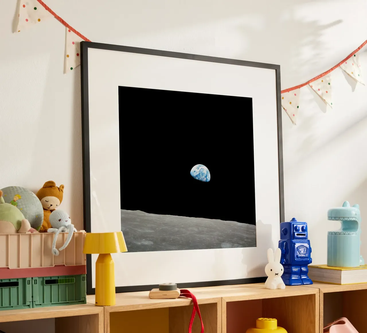 La Terre vue de la Lune poster avec cadre en bois de harris shop