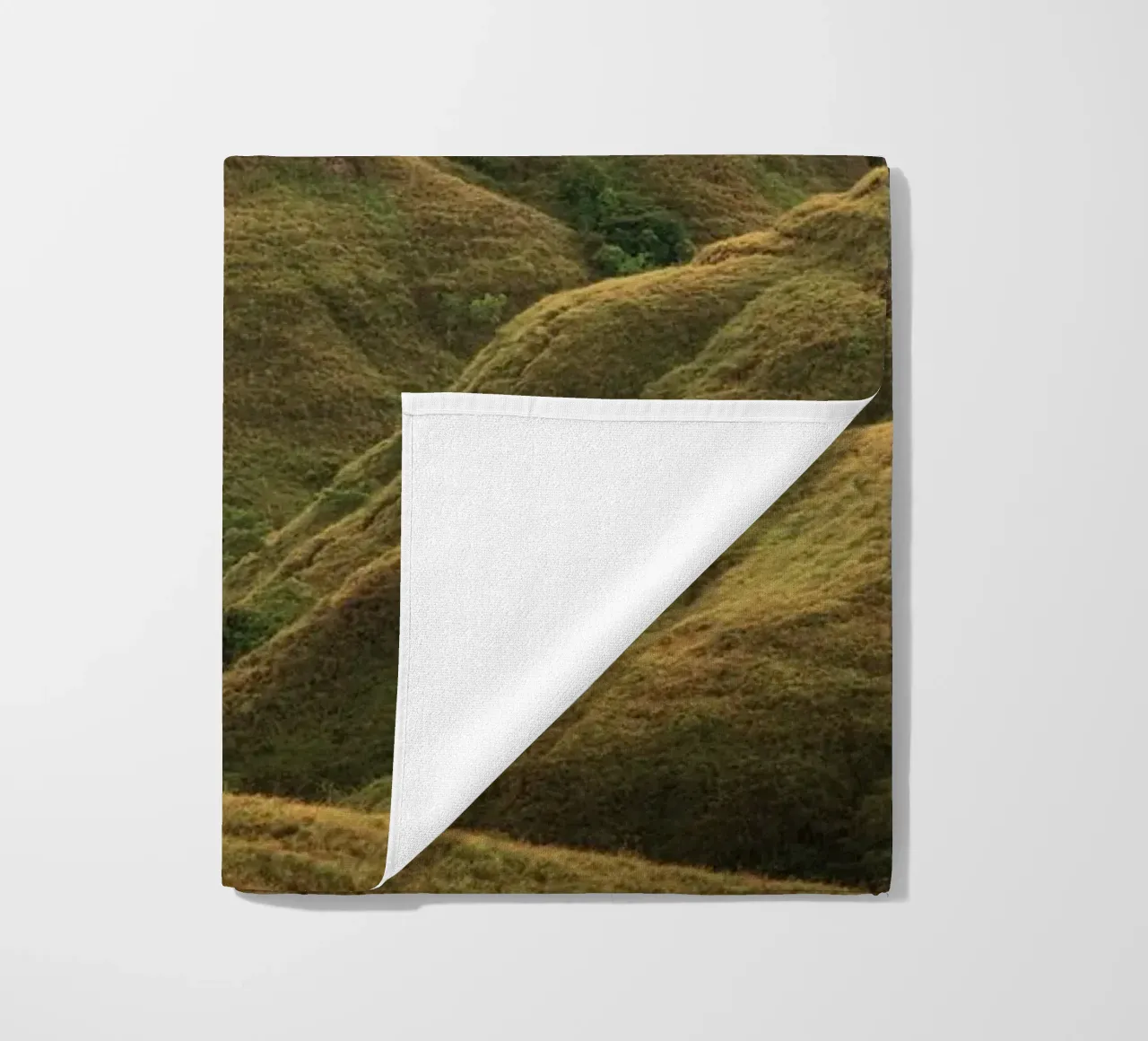 colline ondulate telo mare da Earthly Visions