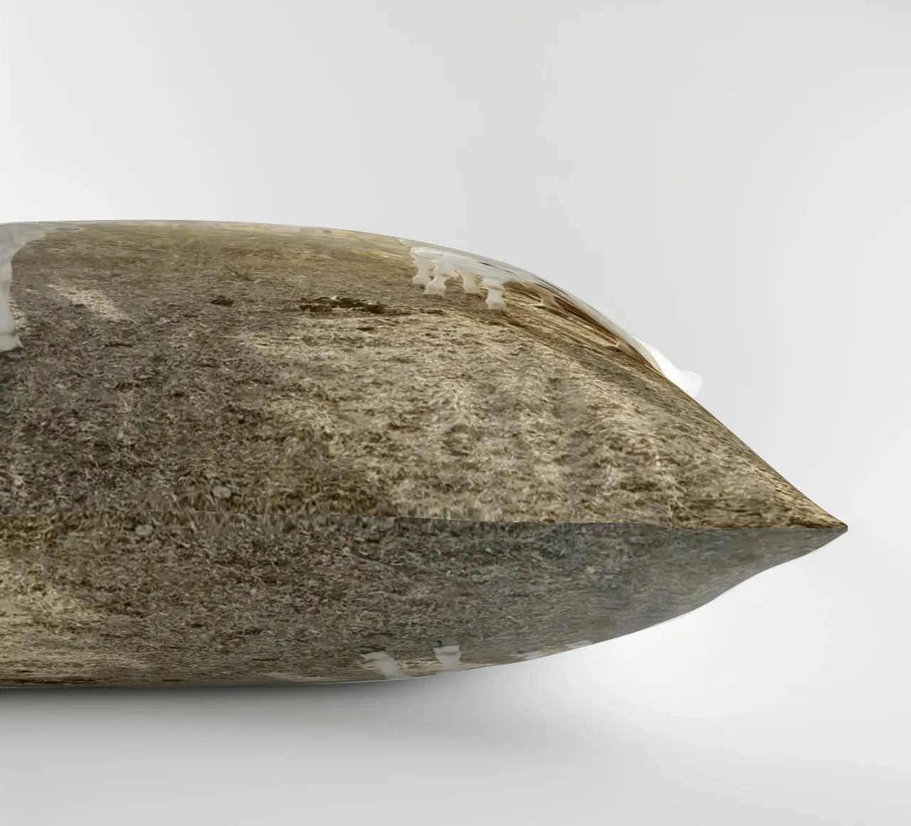 Mucche bianche in fattoria cuscino da KISSA STUDIO