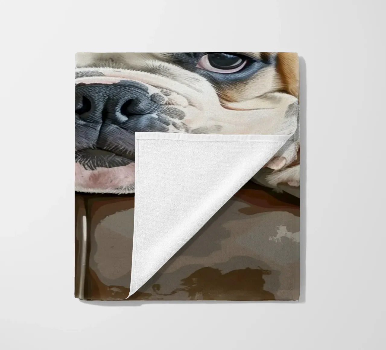 Il Bulldog riposa comodamente telo mare da DesignDoodle