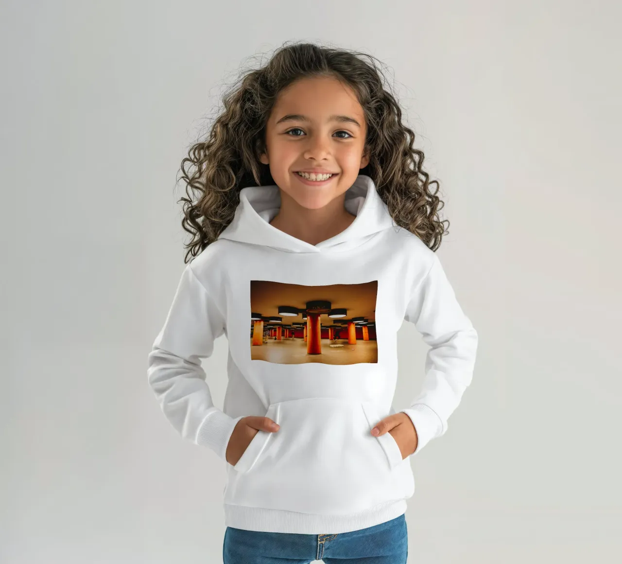 Berlin Untergrund Metro City Tunnel mit Skateboardern Kinder Hoodie von Bold and Retro