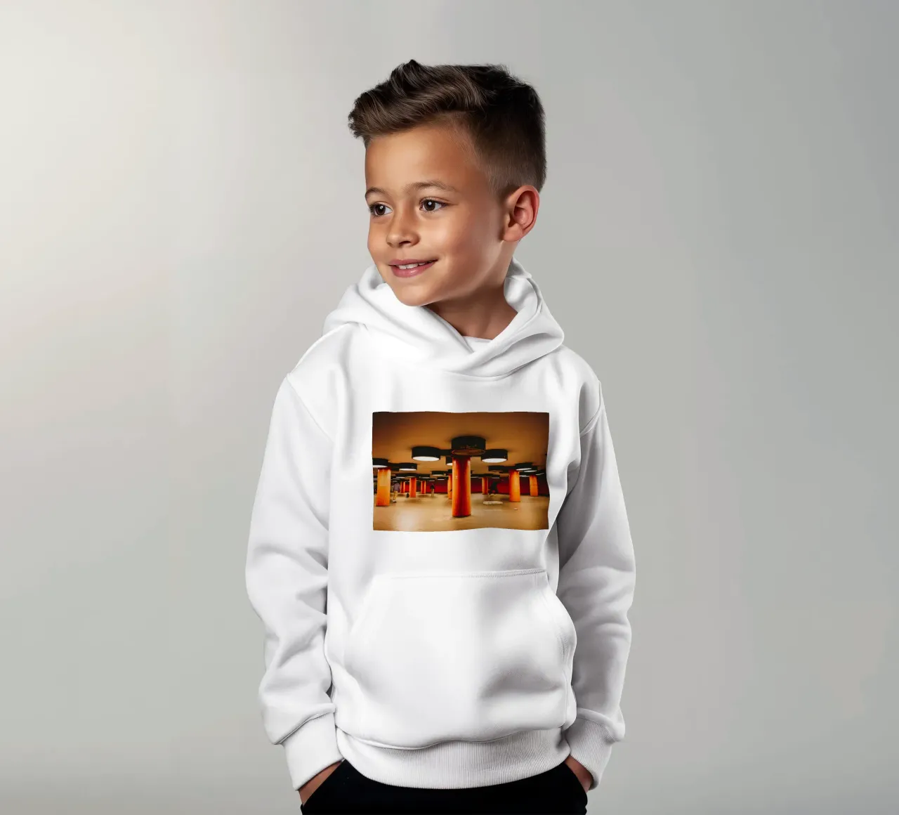 Berlin Untergrund Metro City Tunnel mit Skateboardern Kinder Hoodie von Bold and Retro