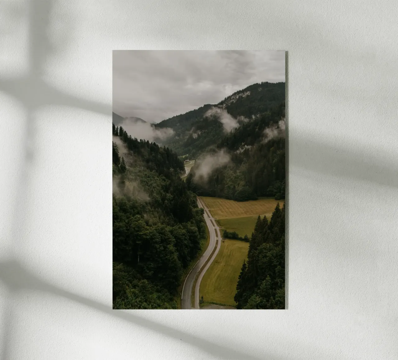 Winding Through Silence plexiglass da Lena Stamm