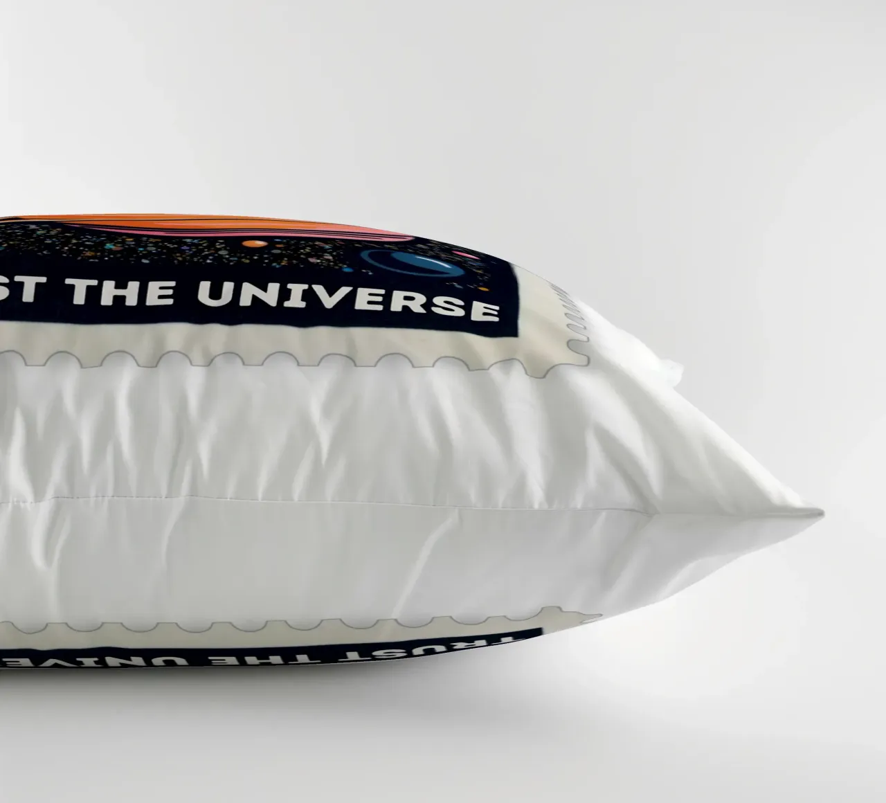 trust the universe briefmarke cuscino da fummelhummel