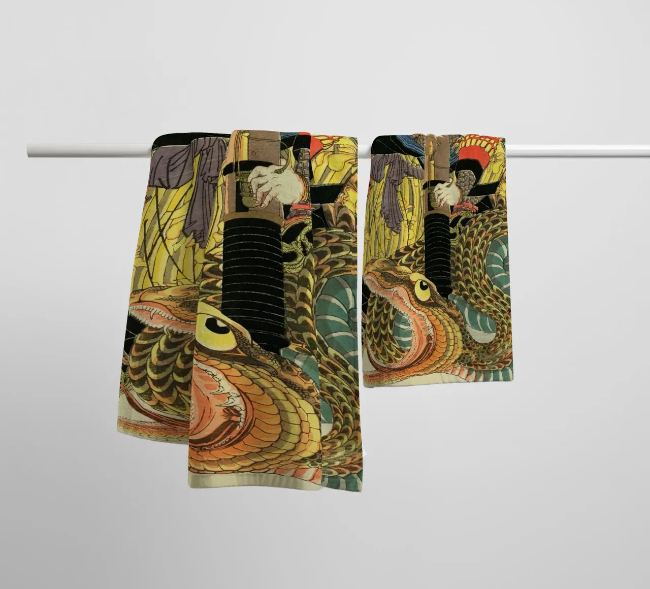 Samouraï combattant un serpent géant - Ukiyo-e japonais d'époque serviette de bain de Masterpieces Of Japanese Art