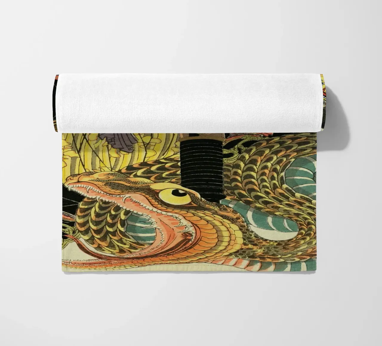 Samouraï combattant un serpent géant - Ukiyo-e japonais d'époque serviette de plage de Masterpieces Of Japanese Art