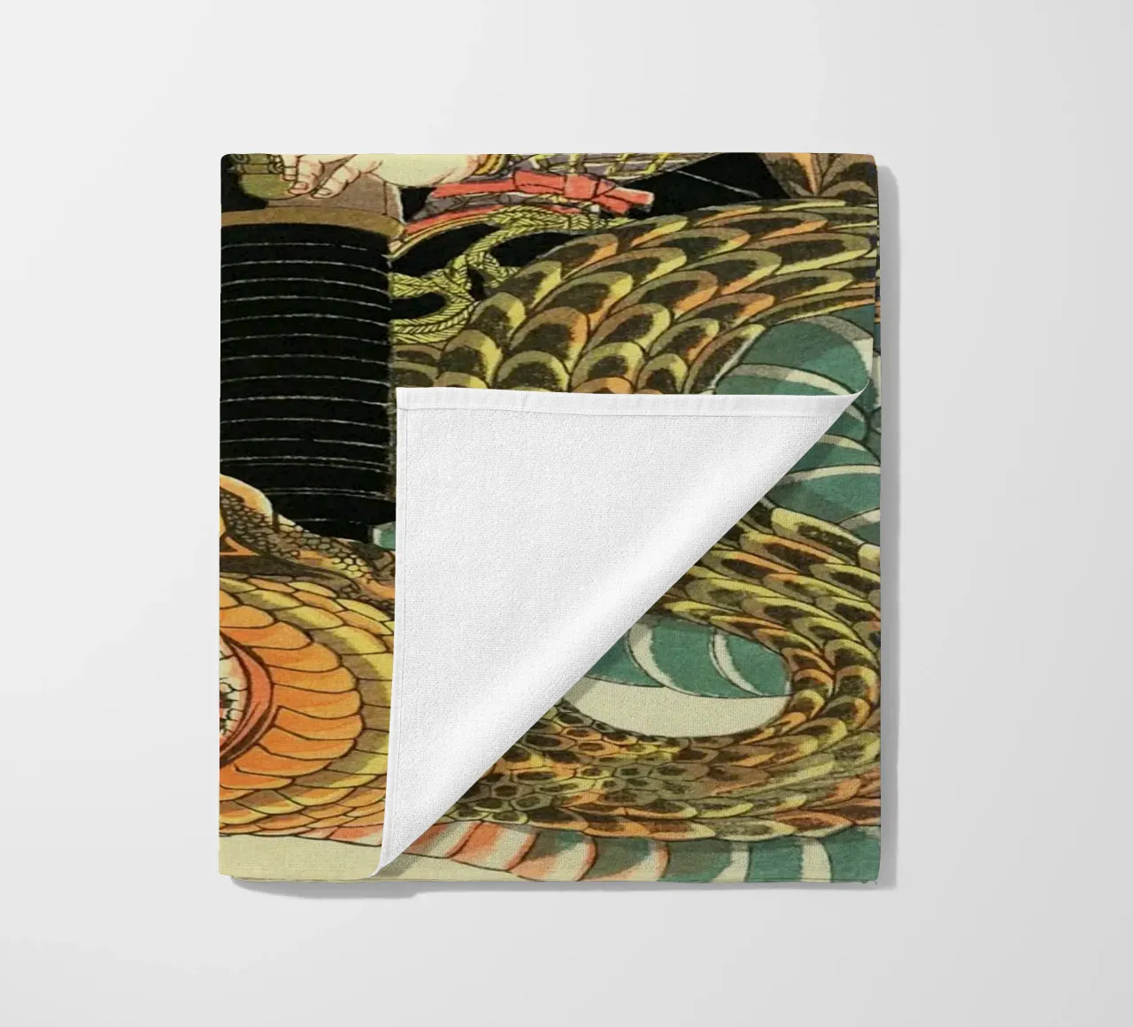 Samouraï combattant un serpent géant - Ukiyo-e japonais d'époque serviette de plage de Masterpieces Of Japanese Art