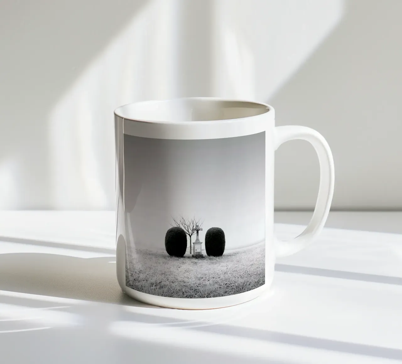 Croix Alsacienne Au Nom Du Père II tazza in ceramica da Håggard Photography | Ronny Behnert
