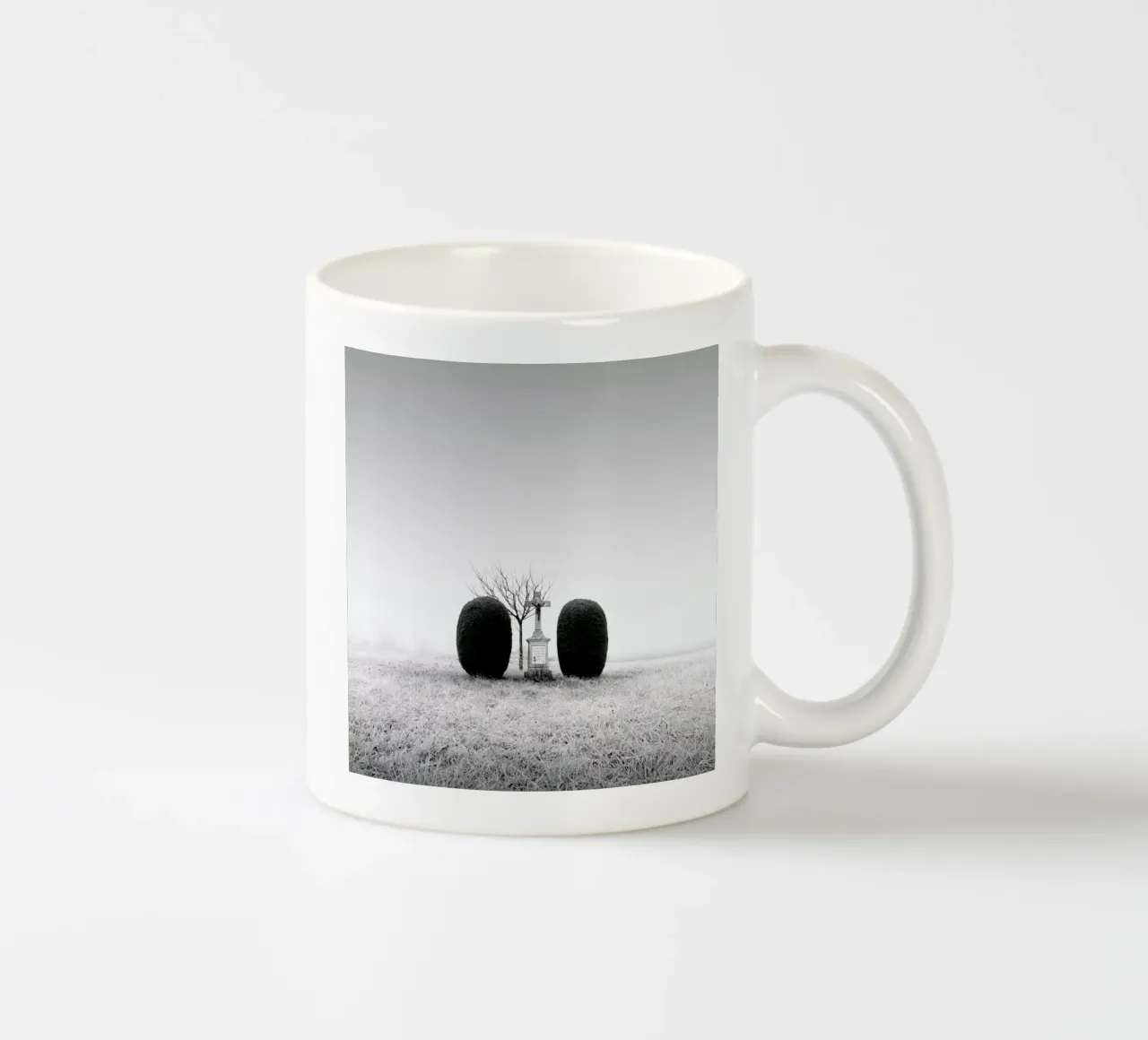 Croix Alsacienne Au Nom Du Père II tazza in ceramica da Håggard Photography | Ronny Behnert