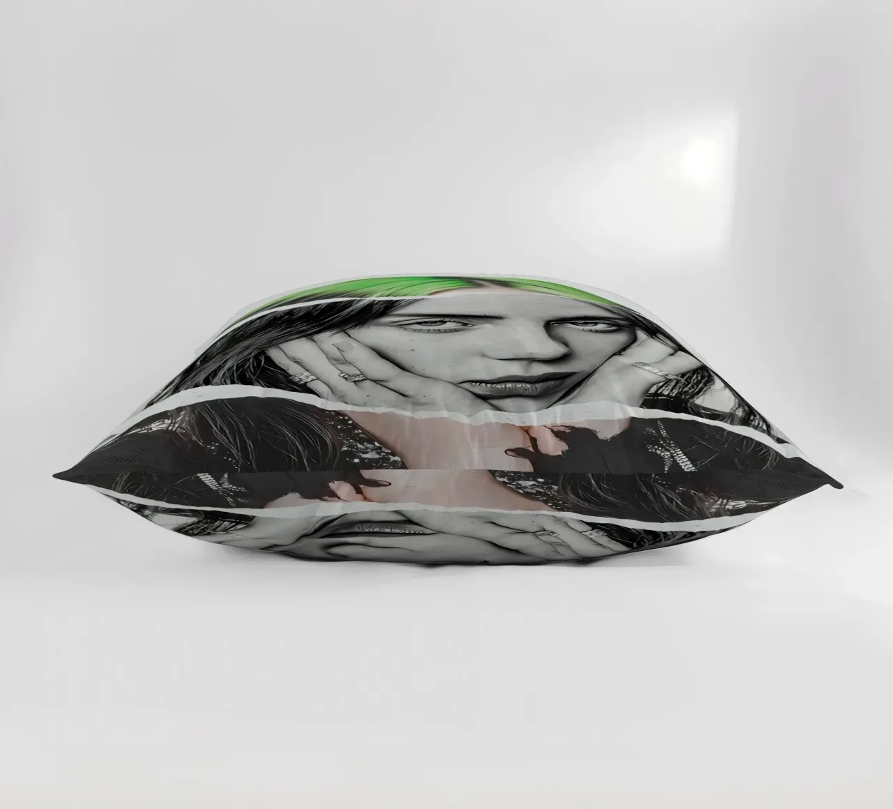 Billie Eilish cuscino da Attaboy Dsgn