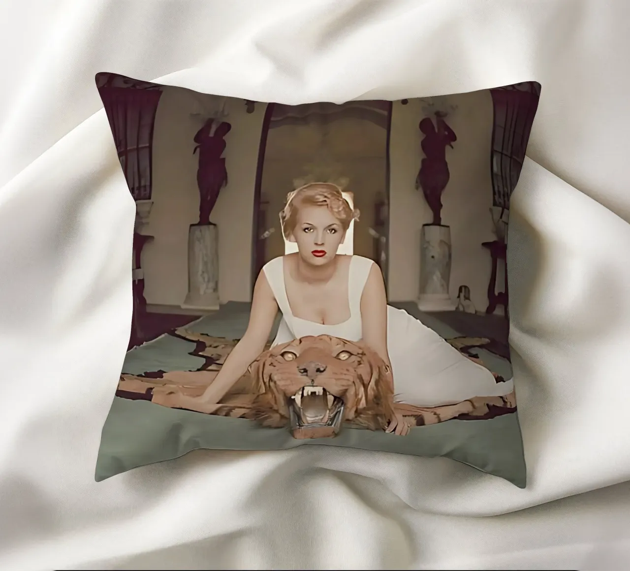 Slim Aarons - La bella e la bestia cuscino da kaitlinparkershop