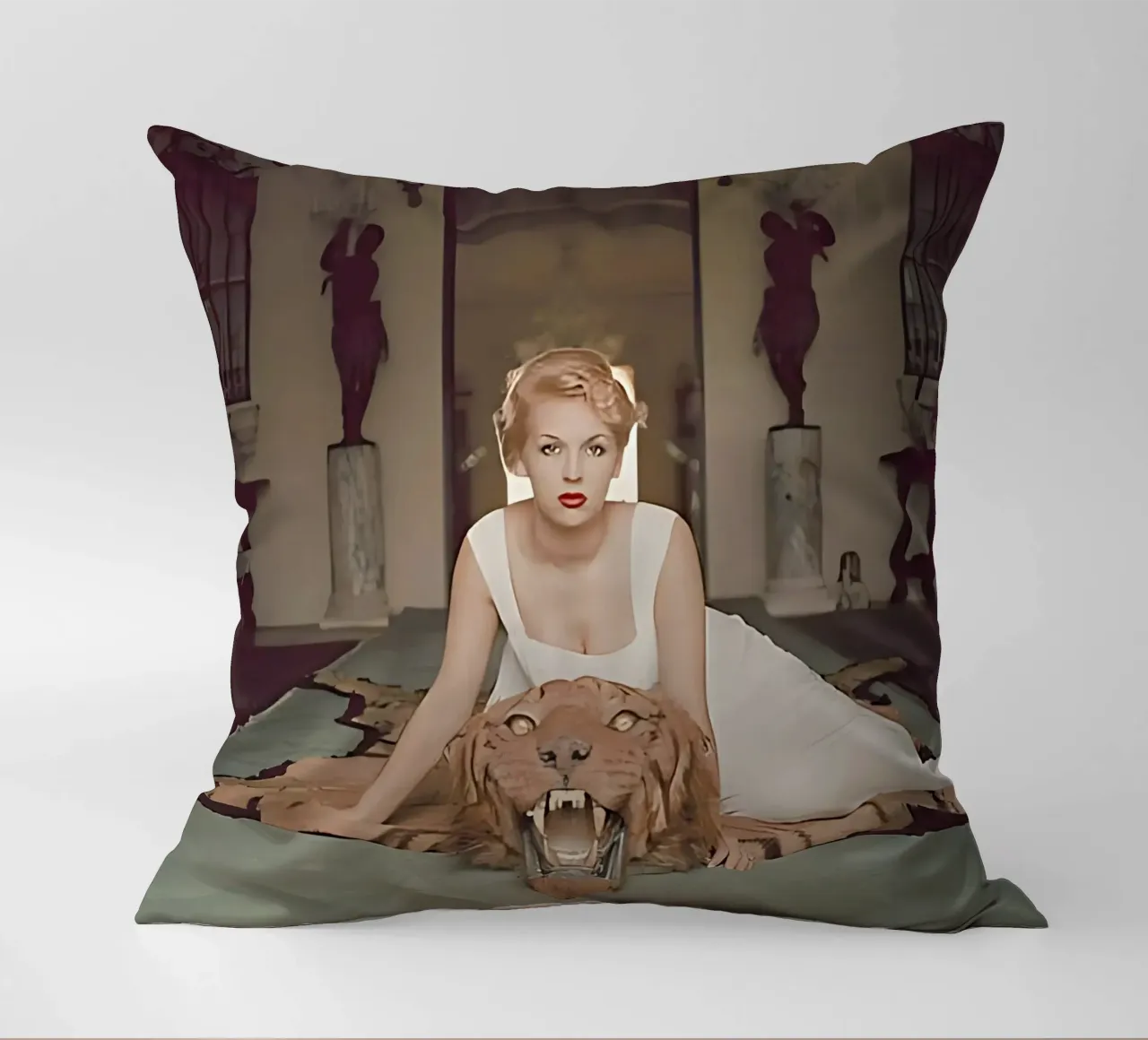 Slim Aarons - La bella e la bestia cuscino da kaitlinparkershop